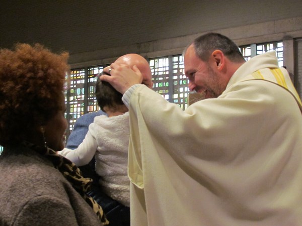 Lichtmisviering met dopelingen en catechesemoment 3 voor de eerste communicanten 2016 op zondag 7 februari 2016 in de Sint-Anna-ten-Drieënparochie, Antwerpen Linkeroever